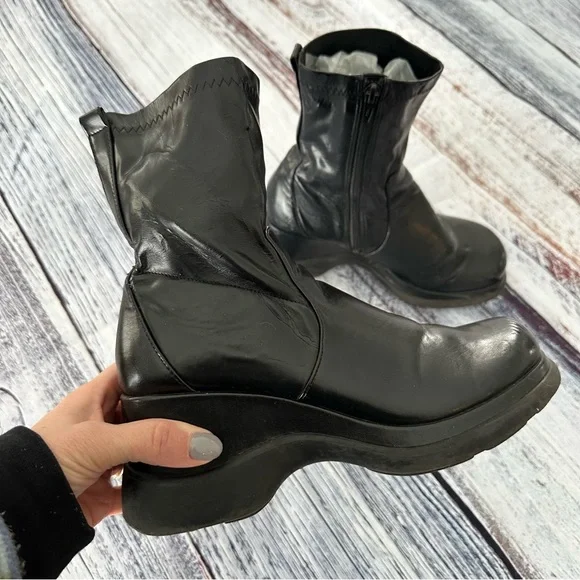 Vintage 90’s Unlisted Vegan Leather Chunky Black Boots - Picture 2 of 11